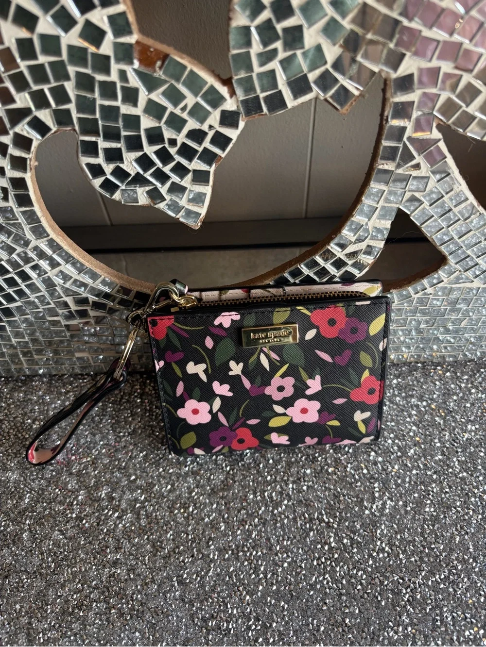 💕Kate Spade Black Floral Wristlet Card Holder
